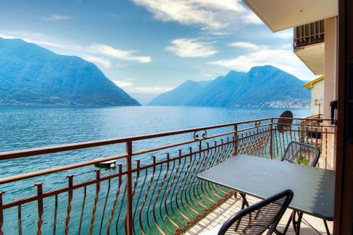 Colonno Apartment | Experience Da Flora with Breathtaking Lakefront Views