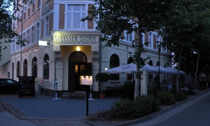 Markkleeberg House | Welcoming da Marcello Restaurant & Pension with Pool Access