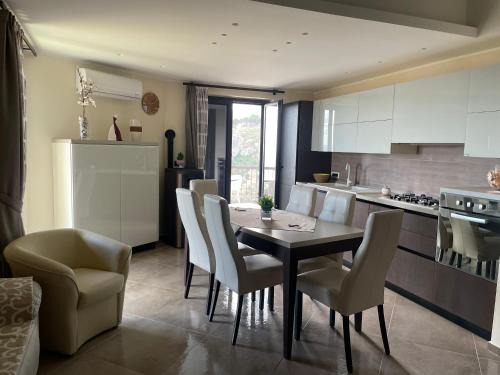 Santo Stefano di Camastra Apartment | Da Nella