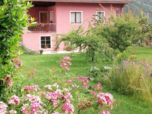 Sernio Apartment | Cozy Da Remo: Oceanfront Escape with Hot Tub & Breakfast
