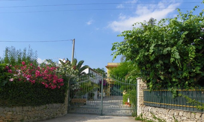 Chiaramonte Gulfi House | Oceanfront Escape at Dabbanna with Pool & Family Fun