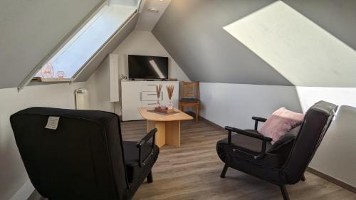 Nordleda Apartment | Top-Rated Dachgeschosswohnung Wilhelm with Pool Access