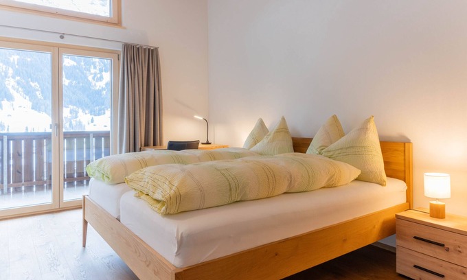 Grindelwald Apartment | Spacious 3.5-Room Apartment with Ocean View & Breakfast