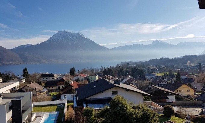 Altmuenster Apartment | Scenic Dachwohnung mit Seeblick - Pet & Child Friendly Getaway