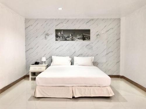 Lop Buri Resort | Family-Friendly Dad D Resort with Pool Fun for All