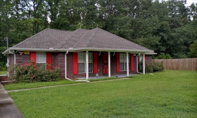 Macon County House | Guest Rated 10/10: DAD's Beautiful Home in Historic Tuskegee