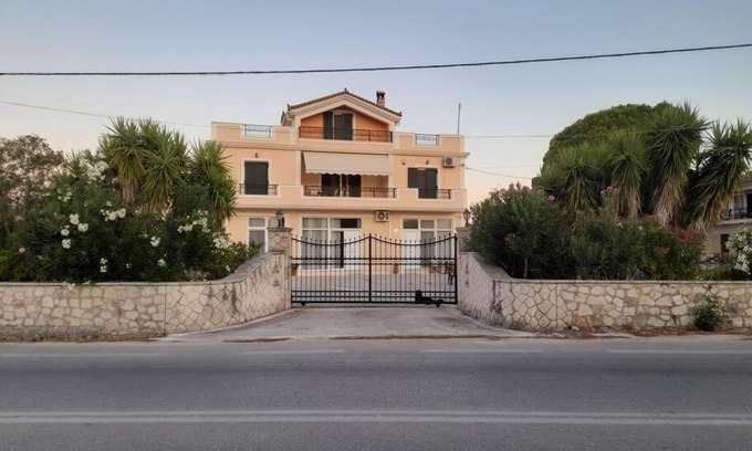 Agrilia Apartment | Guest Rated 10/10 at Dadee's Grande: Family & Pet Friendly