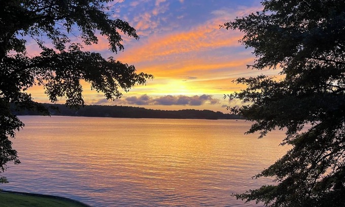 Dadeville House | Top-Rated Dadeville Lakefront Family Retreat with Boat Launch