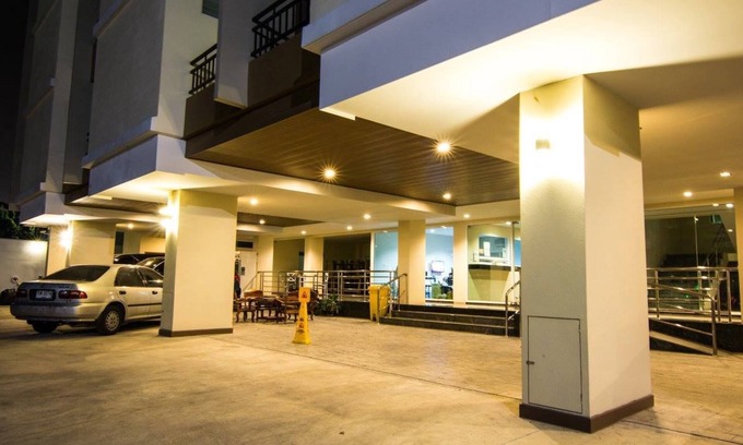 Bang Kra So Hotel | Welcoming Dae Ma Place: Family-Friendly and Accessible Stay