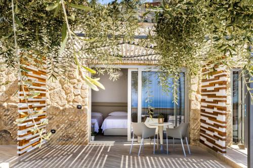 Palma di Montechiaro Bed & Breakfast | Discover Daedalium: Oceanfront Paradise with Pool & Dining
