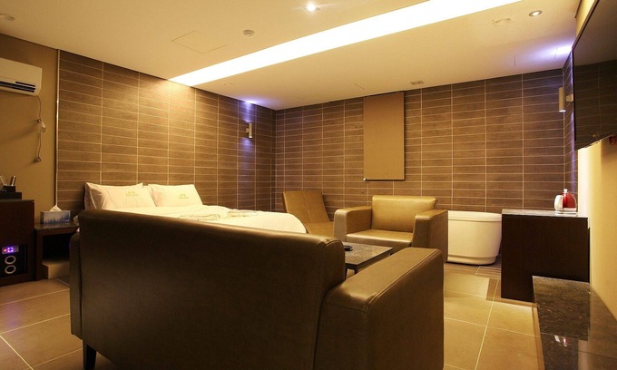 Bongmyeong-dong Hotel | Eco-Friendly Comfort at Daejeon Yuseong The Sharp Hotel
