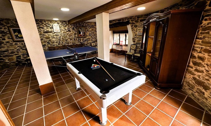 Montes de Valdueza Cottage | Relaxing Getaway at Daffodil House: Pet-Friendly Retreat