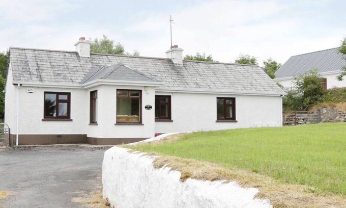 Grange Cottage | Pet-Friendly Daffodil Cottage in Grange, County Sligo