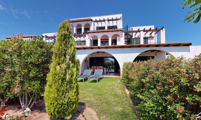 El Perello Ski Chalet | Unforgettable Stays at Daffodil Les Oliveres Hotel