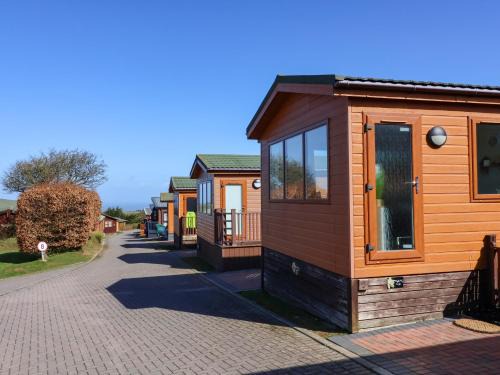 Mullacott House | Discover Daffodil Lodge: 4-Star Stay for Families & Pets