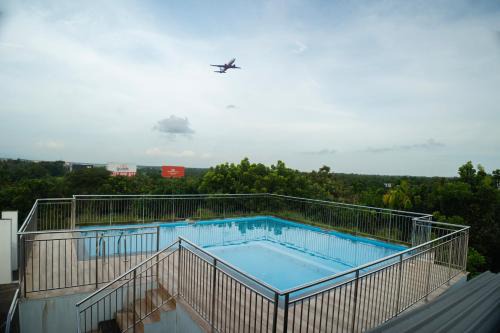 Nedumbassery Hotel | Elegant Daffodils Airport Suites with Pool & High Ratings