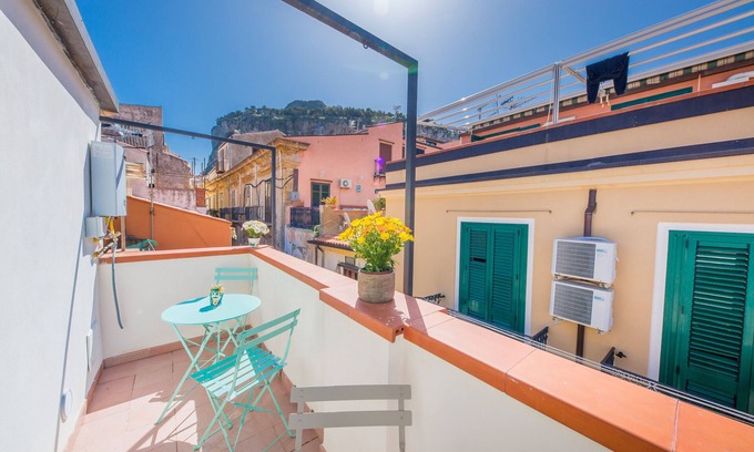 Old Town Bed & Breakfast | Guest Rated: Dafni e Naide with Breakfast & Child-Friendly Options