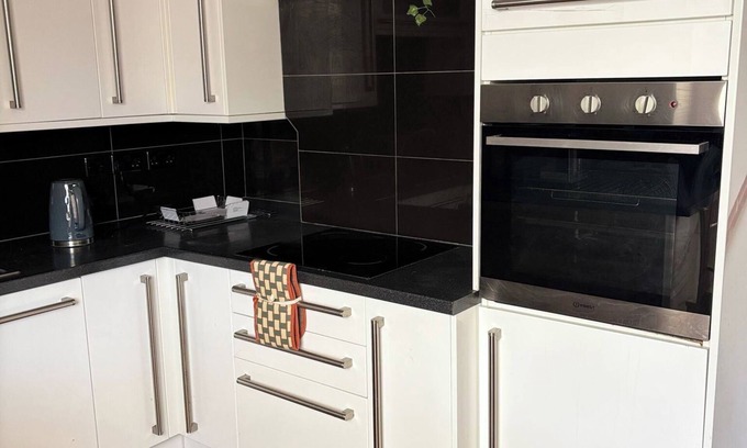 Dagenham House | Dagenham - Stay 5 - Garden - Parking - Petfriendly