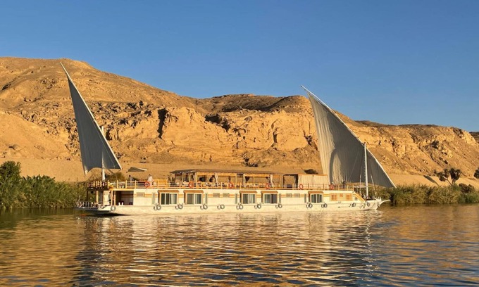 Luxor House | Discover Dahabiya Nile Sailing with Spa and Hot Tub Access