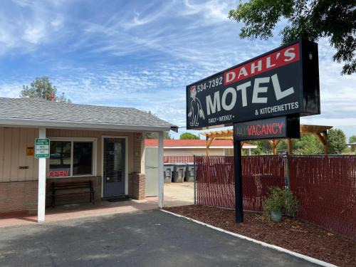 Oroville Hotel | Pet-Friendly Retreat at Dahl's Motel - Rated 10/10!