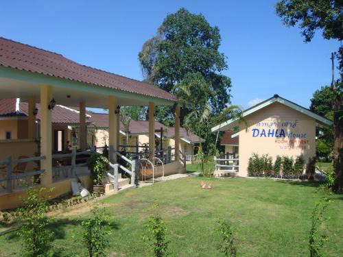 Ranong House | Budget-Friendly Stay at Dahla House Ranong with Dining Options