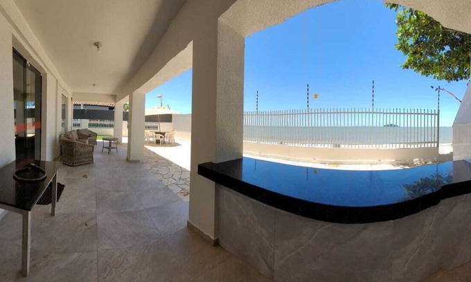 Picarras House | Seaside Retreat: Beachfront Resort with Spa and Ocean View
