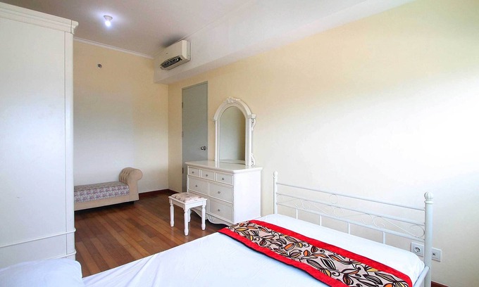 Kebon Sirih Apartment | Cozy 2BR Apartment with Pool & Breakfast in Kemang, Jakarta