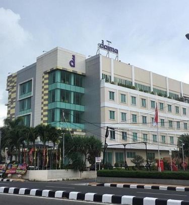 Padang Hotel | Discover Daima Hotel Padang: Family-Friendly with Pool & Spa