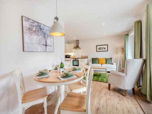 Alderbury House | Family-Friendly Dairy Cottage: Your Perfect UK Getaway