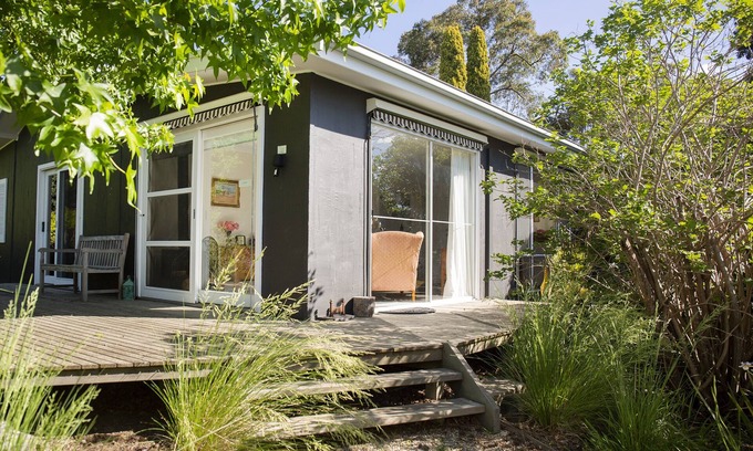 Badger Creek Cottage | Idyllic Dairy House @ Harvest Farm with Spa & Mountain Views