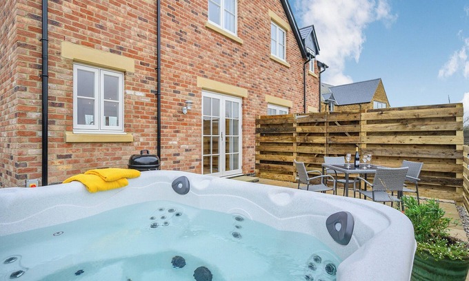 Oxhill Cottage | Pet-Friendly 2 Bedroom Getaway in Oxhill with Spa & Hot Tub