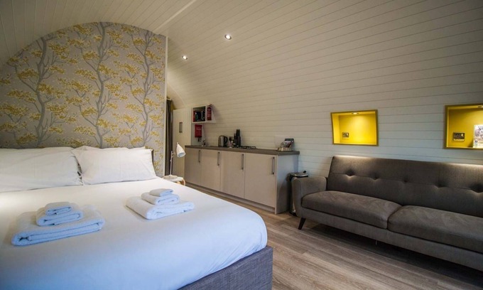 Pickering Cabin | Family-Friendly Daisy Glamping Pod with Gold Award Status