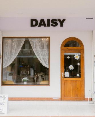 Nan House | Cozy Daisy Home & Cafe Nan: Ideal for Family Stays