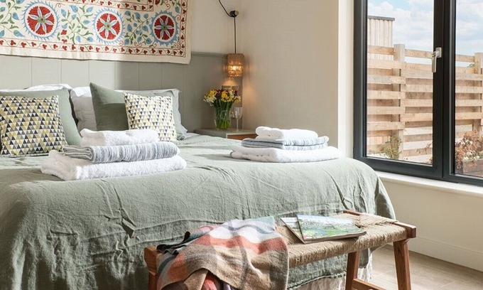 Old Somerby Cabin | Relax at Daisy Lodge with Spa and Family-Friendly Amenities