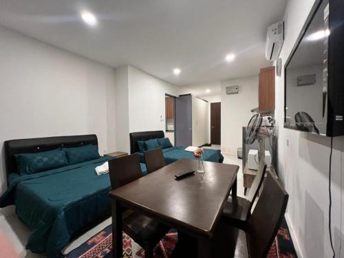 Taman Charming Apartment | Cozy Daisy Suite Studio with Pool at The Podium