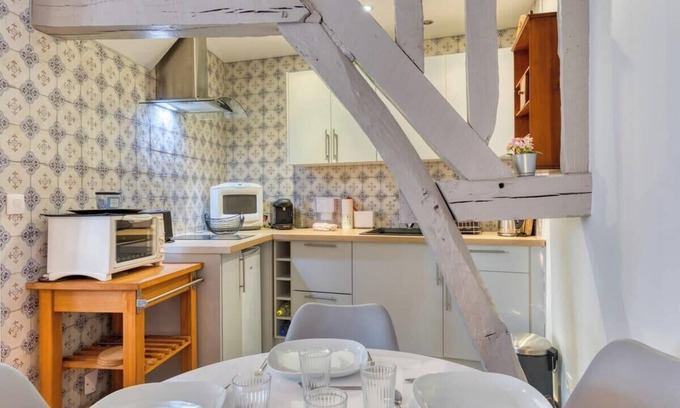 Quartier Vieux Marche-Cathedrale Apartment | Daisy : Un charmant appartement près de la Place du Vieux Marché