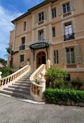 Cap d'Ail Apartment | Exceptional DAJO Hotel: Family-Friendly with On-Site Dining