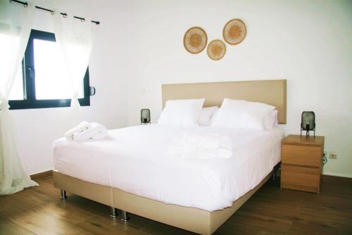Pointe des Almadies House | Elegant Oceanfront Apartment Amina with Pool & Breakfast