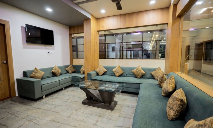 Somnath Hotel | Explore Daksh The Grand Somnath: Family-Friendly Comfort