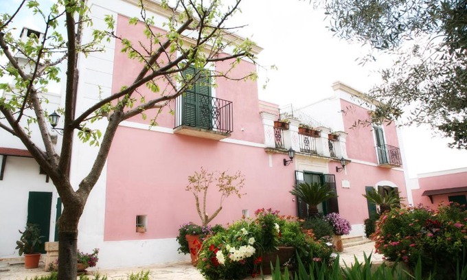 Mola di Bari House | Dal Canonico: Pet-Friendly Retreat with Pool & Dining