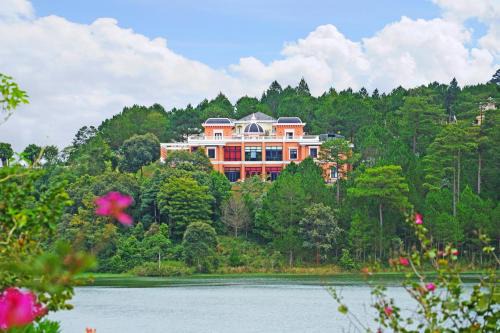 Da Lat Resort | Tranquil Dalat Edensee Lake Resort & Spa with Private Pool