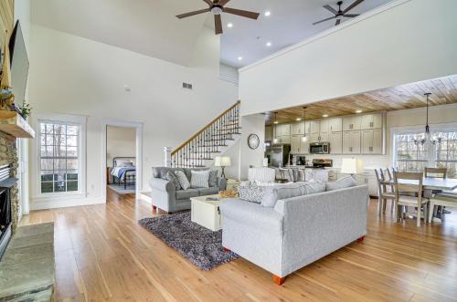 Burkesville House | Cozy Dale Hollow Cottage with Lake Views and Covered Porch