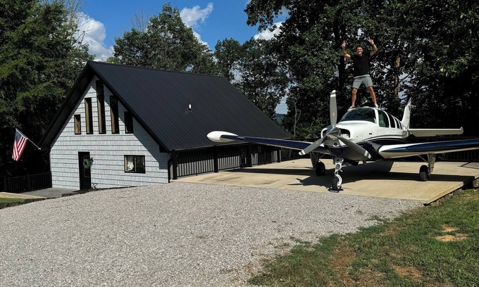 Albany Cabin | Dale Hollow Lakeview Cabin on Private Airport- 7KY4