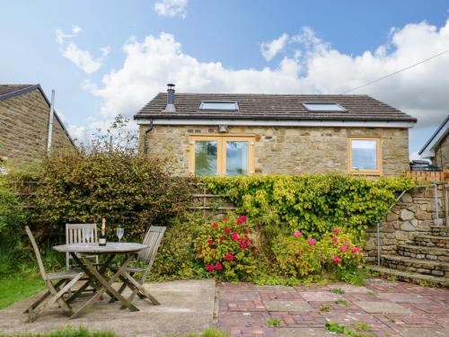 Woodland House | Discover Dale View: 4-Star Family and Pet-Friendly Retreat