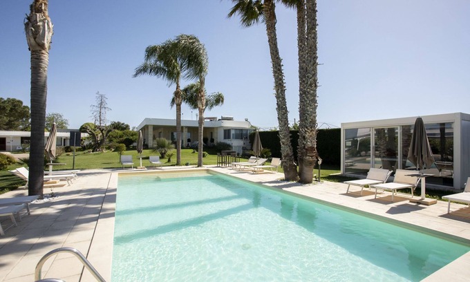 Leverano House | Relaxing Dalesco Studio Apartment with Pool & Spa Amenities