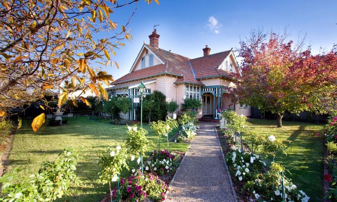 Bairnsdale Bed & Breakfast | Discover Dalfruin B&B: Oceanfront Stay with a 9.1 Rating