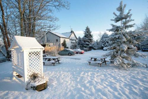 Kilwinning Hotel | Dalgarven: Indulge in Hot Tub, Sauna & All Meals Included