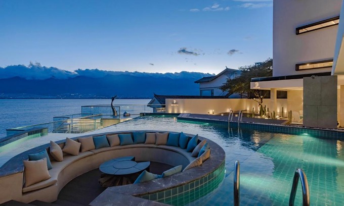 Dali Town Hotel | Experience Dali Oriental Seaview Hotel with Oceanfront Bliss