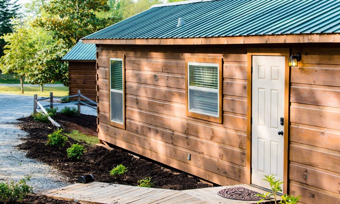 Mill Spring Cabin | Pet-Friendly Dali's Den Tiny House - 10/10 Guest Rated