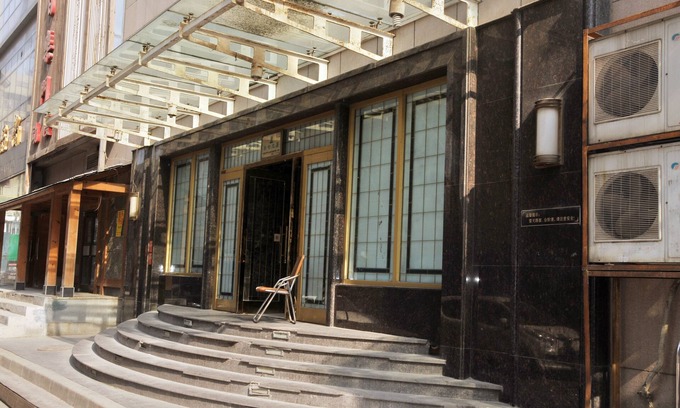 Dalian City Center Apartment | Highly Rated Dalian Xiuzhu Building Apartment with Pool